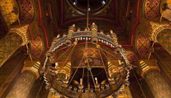 拜占庭艺术是以什么为中心的