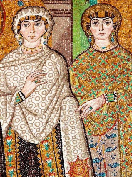 拜占庭艺术是以什么为中心的