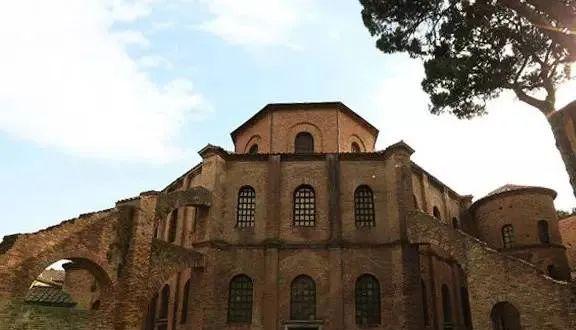 拜占庭艺术是以什么为中心的