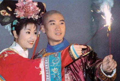 一个人会同时爱上两个人吗 为什么会同时爱上两个人