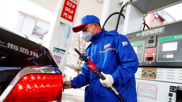 到加油站千万不要说把油加满