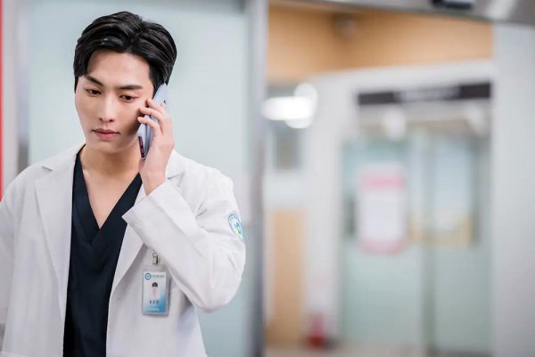 窥探韩剧解析三个小孩