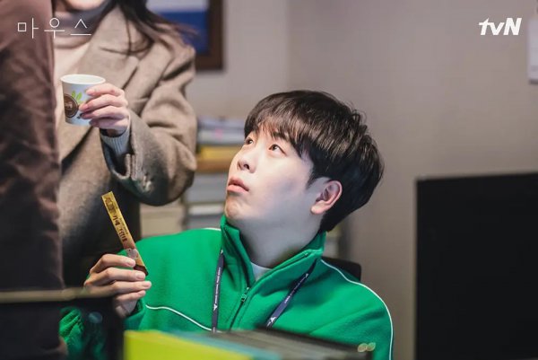 窥探韩剧解析三个小孩