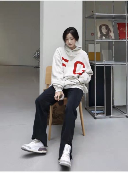 黑色裤子配什么上衣好看