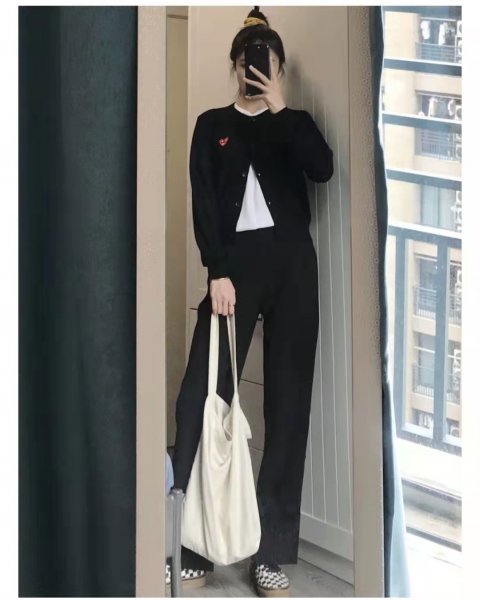 黑色裤子配什么上衣好看