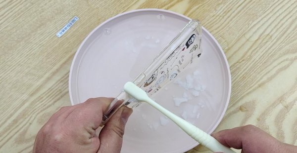 塑料手机壳发黄怎么清洗变白