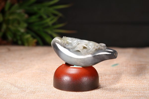 和田玉青花籽料镯子值钱吗