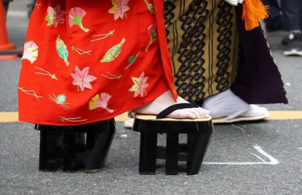 日本花魁到了28岁必须要退休