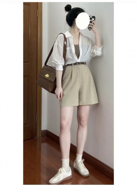 卡其色短裤配什么颜色的上衣比较好看