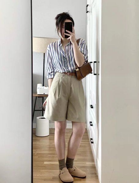 卡其色短裤配什么颜色的上衣比较好看