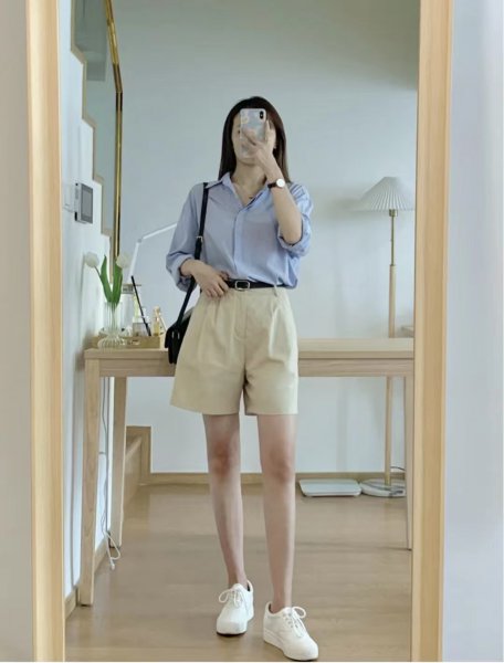 卡其色短裤配什么颜色的上衣比较好看