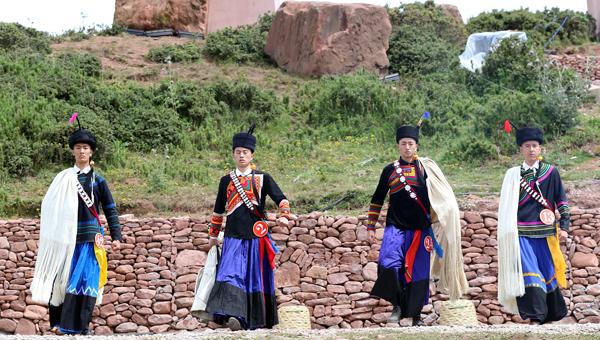 彝族服饰特点是什么