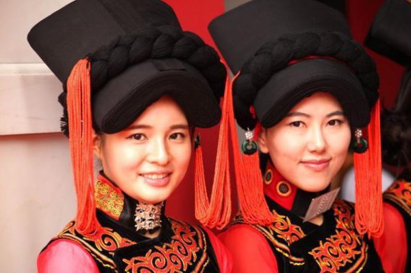 彝族服饰特点是什么