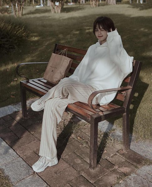 卫衣配什么裤子比较好看