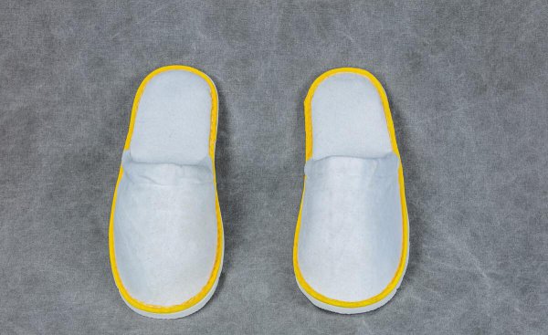 鞋子晒黄了怎么办