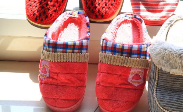 鞋子晒黄了怎么办