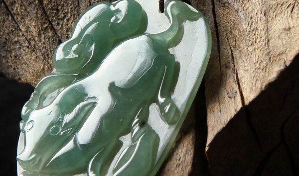 翡翠手镯怎么保养才会越来越通透