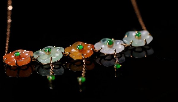 翡翠手镯怎么保养才会越来越通透