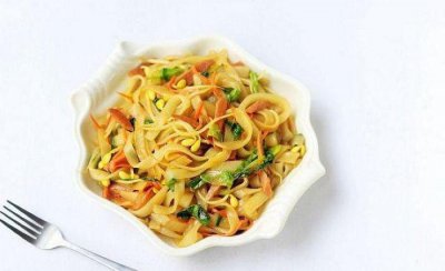 河粉是啥做成的 河粉的正确家常炒法以及注意事项