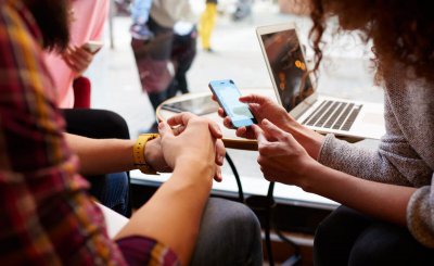 怎样把手机通讯录导入另一个手机 换新手机如何转存通讯录