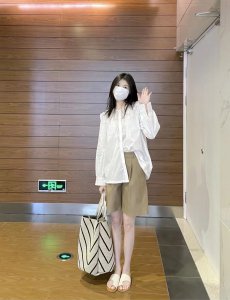 卡其色短裤配什么颜色的上衣比较好看 卡其色短裤穿搭推荐