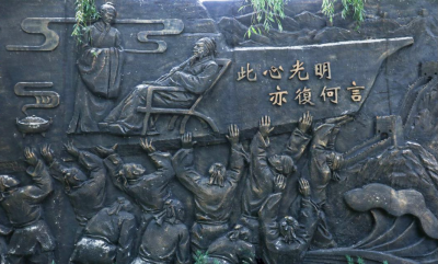 负重前行是什么意思解释 有一种托举叫负重前行