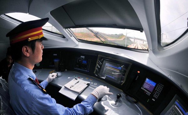 高铁驾驶员工资多少钱