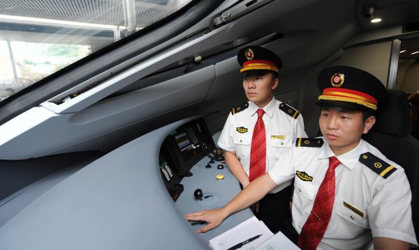 高铁驾驶员工资多少钱