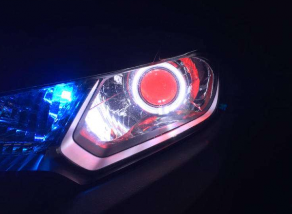 汽车开夜路卤素灯和led灯哪个好