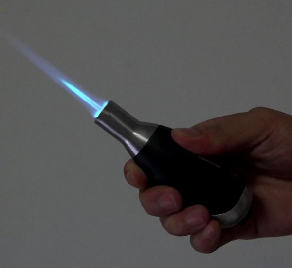 打火机怎么充气充油进去