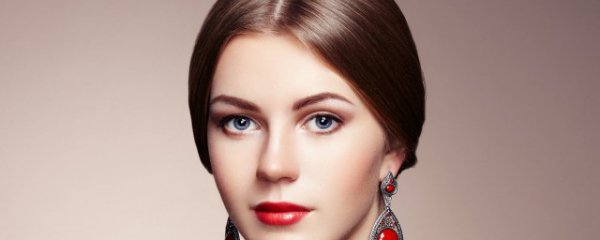 怎样扎中长发显年轻简单易学