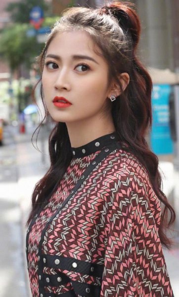 大圆脸女生适合什么发型图片