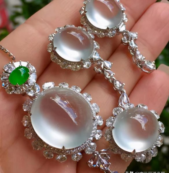 翡翠的等级和价格排列表