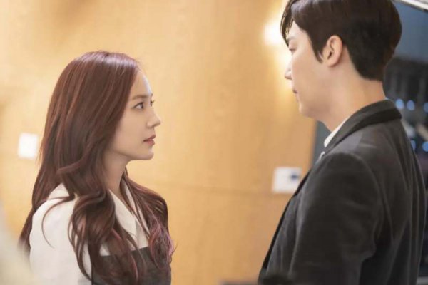 顶楼雪雅是被谁推下去的