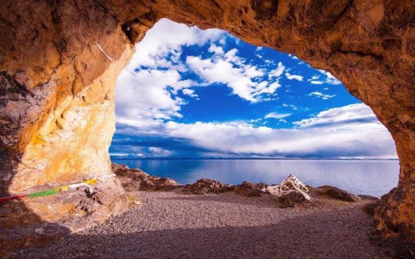 中国拉萨的美称是什么意思