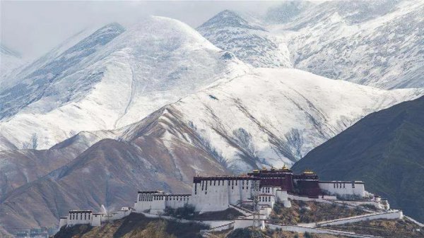 中国拉萨的美称是什么意思