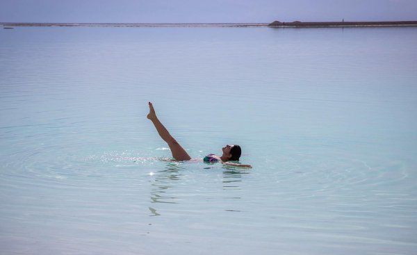 世界上海拔最低的湖泊是什么