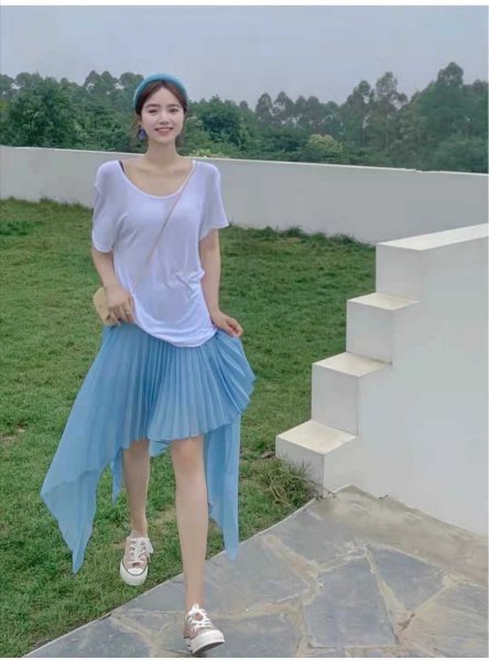 蓝色裙子搭配什么颜色上衣好看