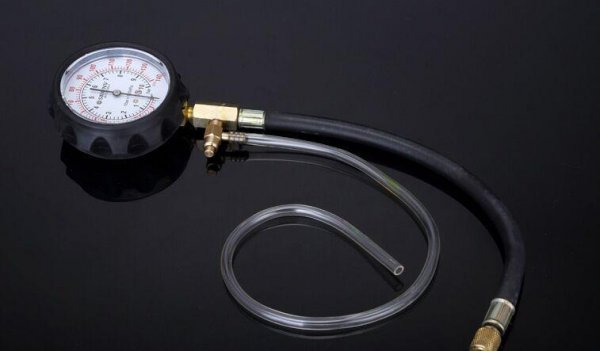 油门踩下去提不起车速速度也不上来的5个原因