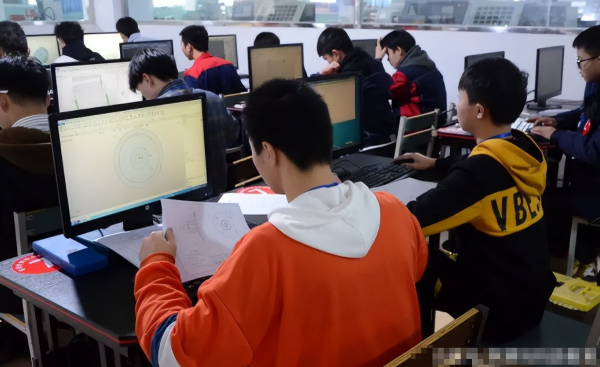 读完职业高中可以考大学吗