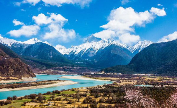 世界最大的峡谷是哪里