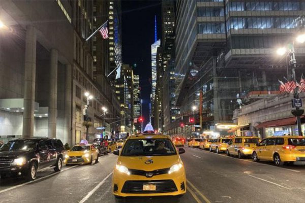 苹果11哪个颜色最贵最好看