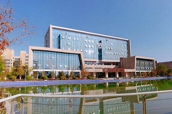 目前男孩初中毕业学什么技术比较有前途