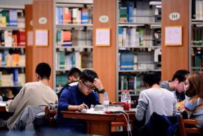 读研三年大概花多少钱 全日制研究生三年的费用