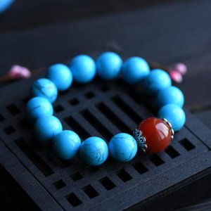 女人戴绿松石的寓意与象征 女人佩戴绿松石的好处