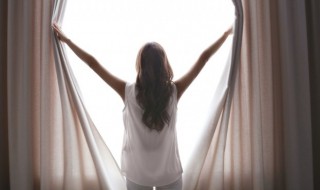 北面卧室窗帘怎么选择 卧室窗帘颜色怎么搭配好看