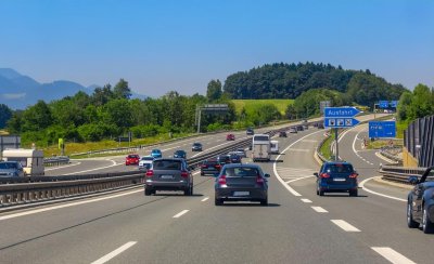 高速走到一半了才免费怎么算 节假日免高速费计算方法
