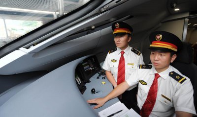 高铁驾驶员工资多少钱 高铁司机的薪资待遇怎么样