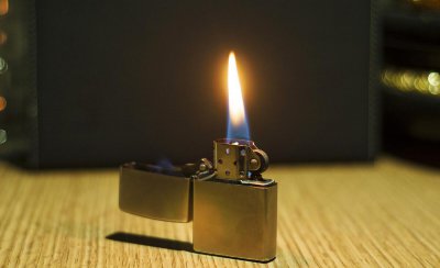 打火机怎么充气充油进去 给打火机正确充气方法与步骤