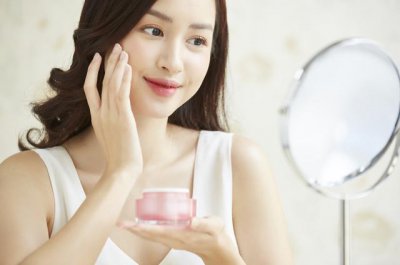 夏天用什么面霜好用 夏天什么面霜好用补水美白效果好